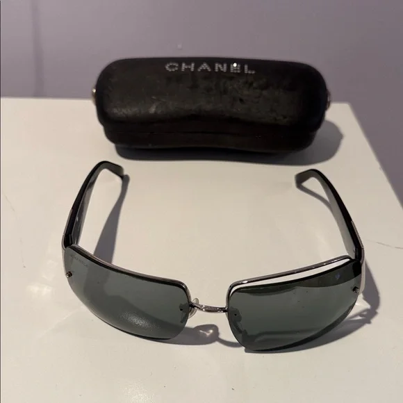 Authentic CHANEL Crystal CC Logo Sunglasses 4095 B Black + case - Picture 3 of 9